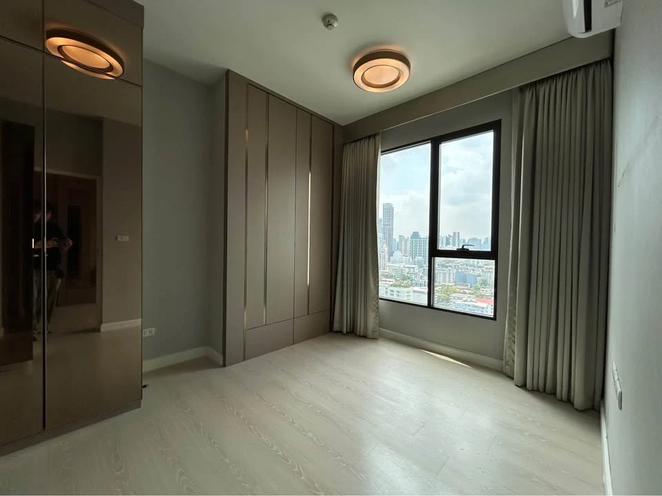 Urgent sale! The Niche Pride Thonglor-Phetchaburi condo, 20th floor, high floor with stunning views, at an unbeatable price. Own it today!