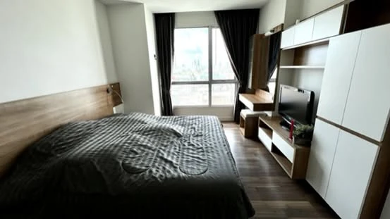 Urgent sale! The Room Sathorn-Taksin condo. Large, comfortable units with ample living space. Book yours now!