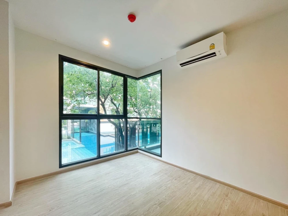 Urgent sale, The Excel Hideaway Sukhumvit 50, pool view room, nice price, you must hurry to reserve.