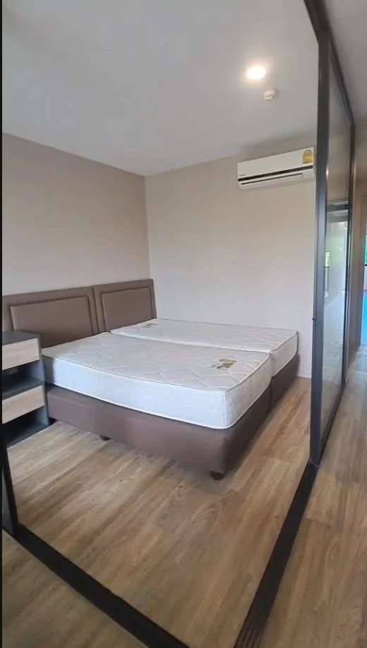 Urgent Sale!! Blossom Condo at Sathorn-Charoenrat, 2nd floor, Building A, beautiful unit, fully furnished, ready to move in immediately. Reserve now!!