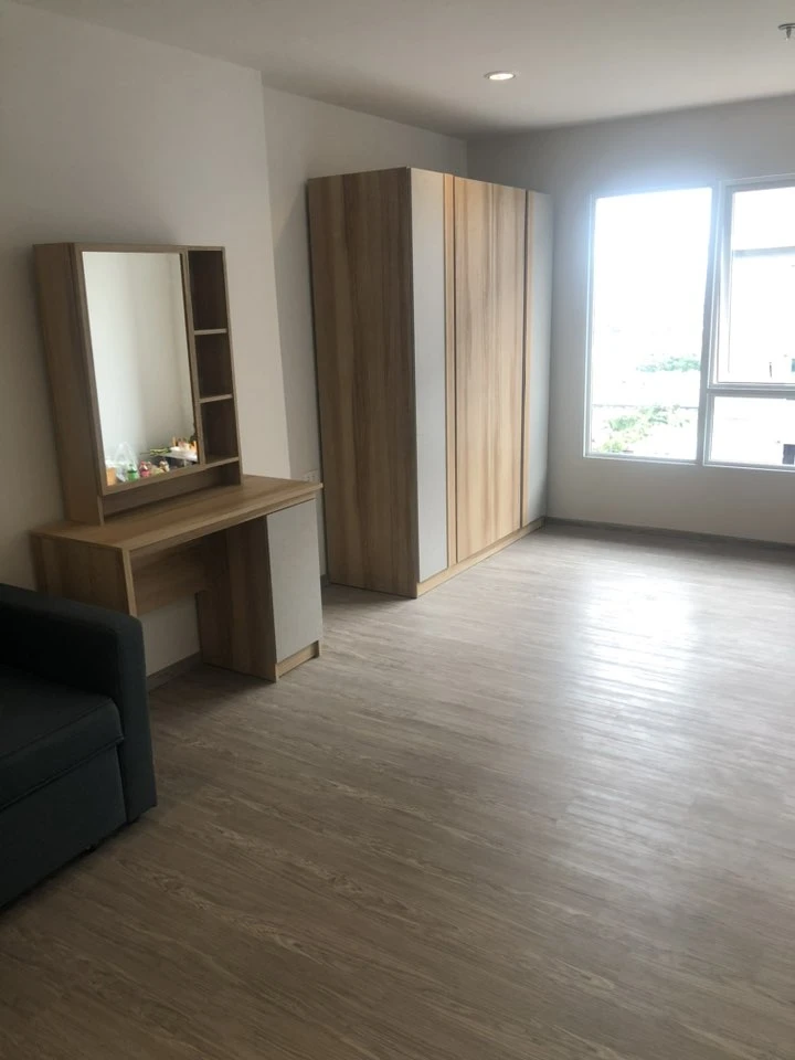 Urgent sale: Regent Home Bang Son Phase 28, wide front room, not attached to anyone's room, great price, buy now, don't miss out.