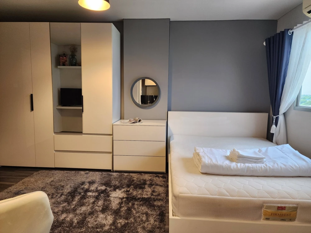 Urgent sale! Lumpini Condo Town Romklao-Suvarnabhumi. Fully furnished and ready to move in. Complete with furniture and appliances. Buy now! Don't mis