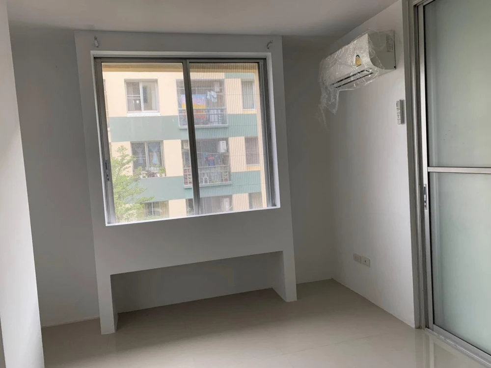 Urgent sale: The Parkland Bangna, studio room, size 38 sq m., with partition for bedroom and living room, divided into sections. Buy now.