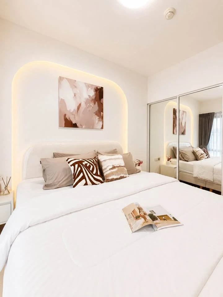 Urgent sale! A Space Asoke Ratchada, corner unit, private, stunning built-in furniture, incredible price. Don't miss out!