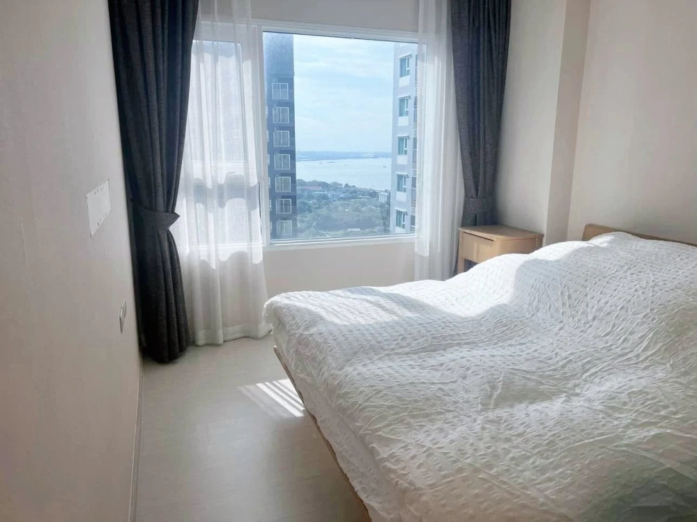 Urgent sale! Aspire Erawan. Spacious rooms with ample usable space. Own yours today! Don't miss out!