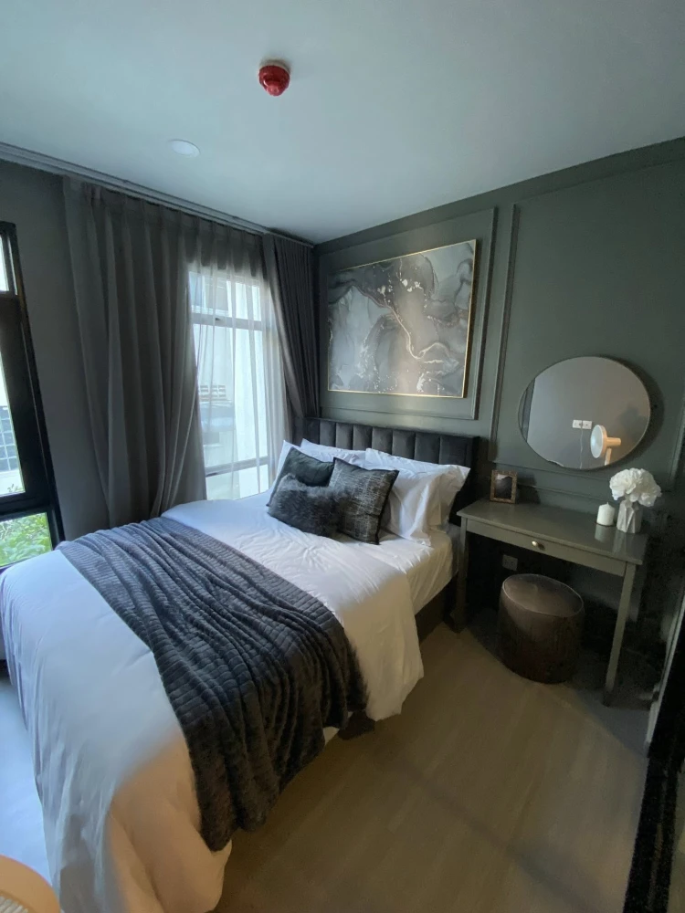 Urgent sale! Aspire Asoke - Ratchada condo, beautifully decorated with high-quality built-in furniture. Amazing price! Book now, don't miss this oppor