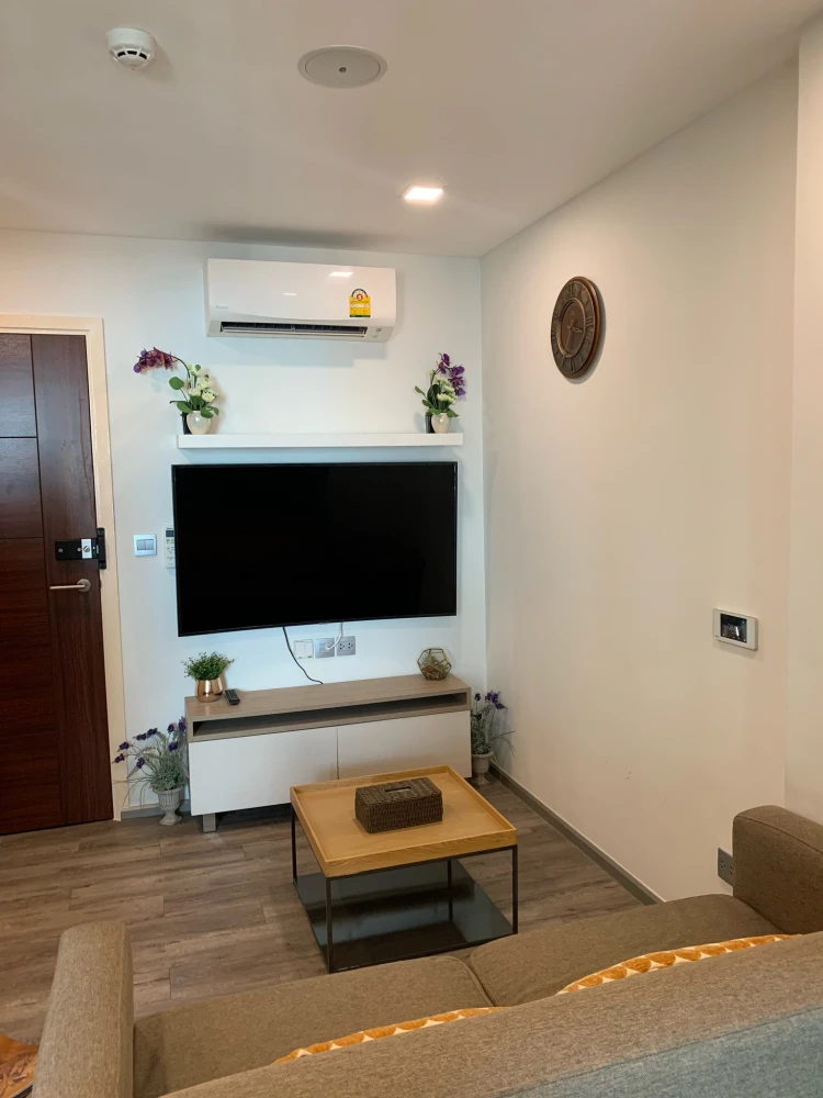 Urgent sale or rent: Brown Condo Phahol-Sapanmai, spacious room, comes with lots of usable space, hurry and reserve now.