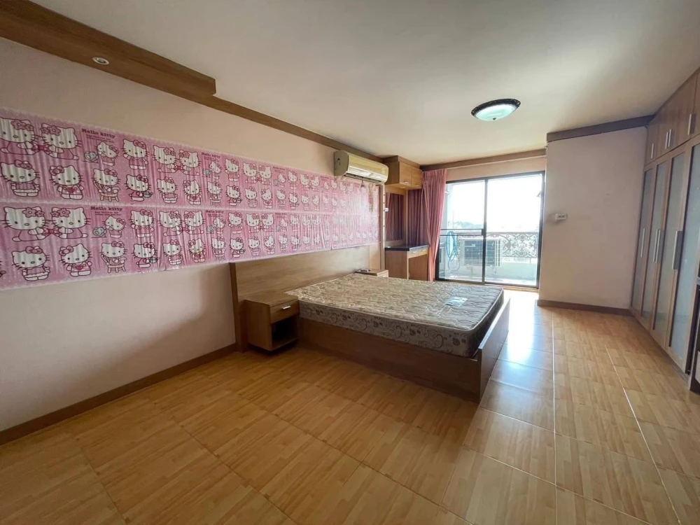 Urgent sale! Champs Elysees Chaengwattana. Spacious rooms with ample living space at an affordable price. You can't miss this!