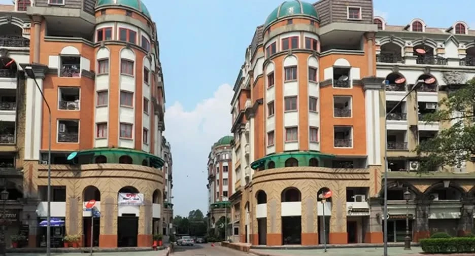Urgent sale! Champs Elysees Chaengwattana. Spacious unit with ample living space. Amazing price! Own it today!