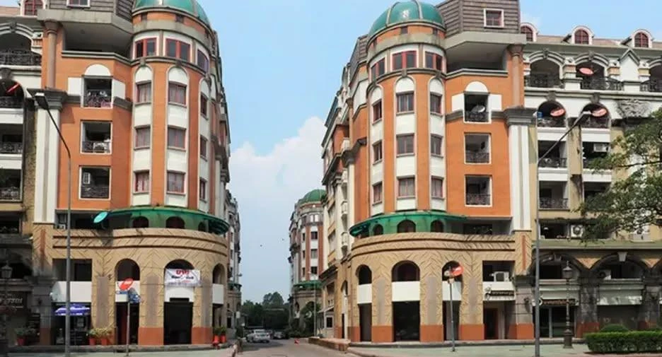 Urgent sale! Champs Elysees Tiwanon, spacious unit with ample usable space, affordable price. Buy now, don't miss out!