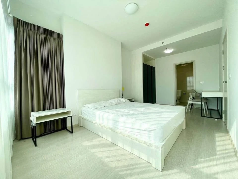 Urgent sale! Chapter One Shine BangPo. Spacious rooms with ample living space. Convenient and complete amenities all in one place. Don't miss out!