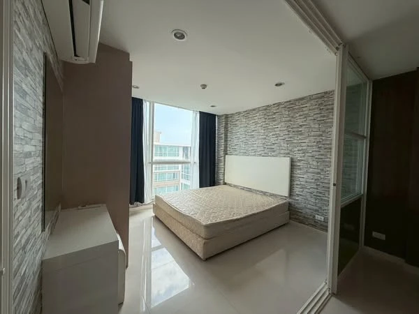 Urgent sale! Element Srinakarin, separate room with wallpaper, great value, reserve now!