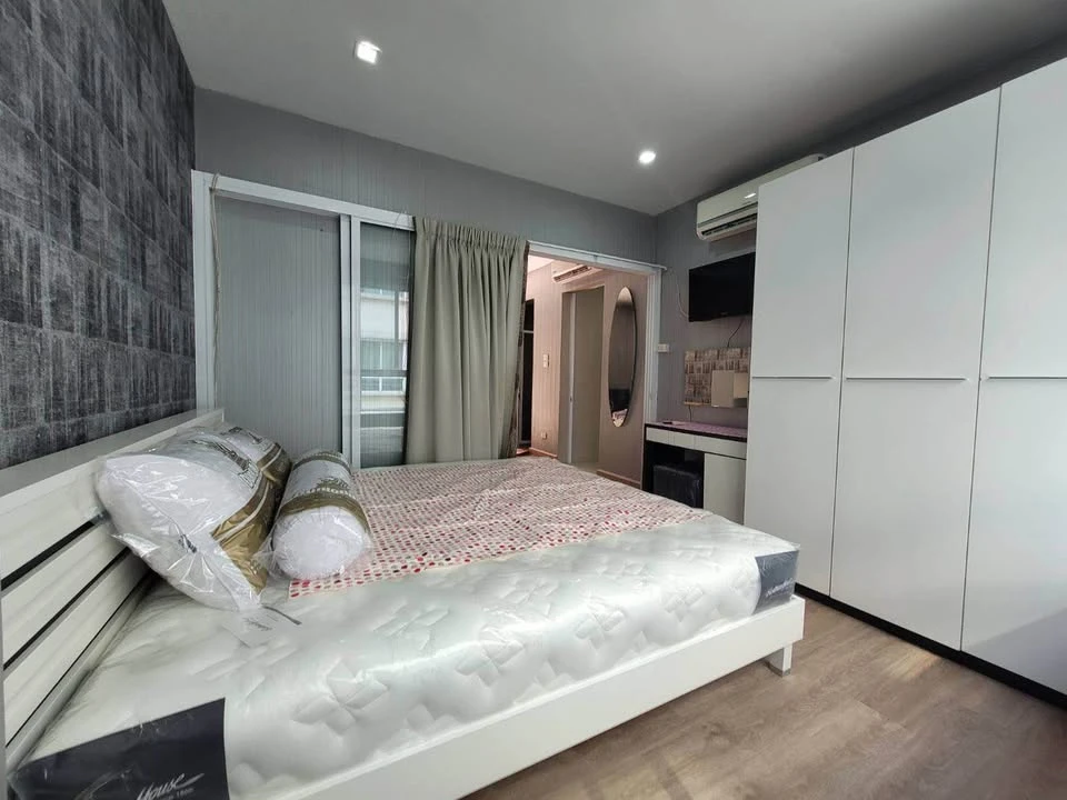 Urgent sale: Happy condo ladprao101, spacious room, lots of usable space, reasonable price, hurry and reserve.