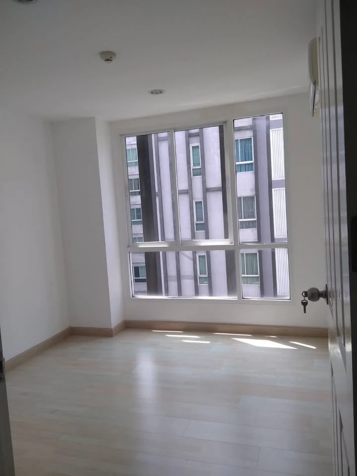Urgent sale! Levo Ladprao 18 phase 2, empty room, reasonable price. Room decorating enthusiasts shouldn't miss this. Come reserve now, don't miss out!