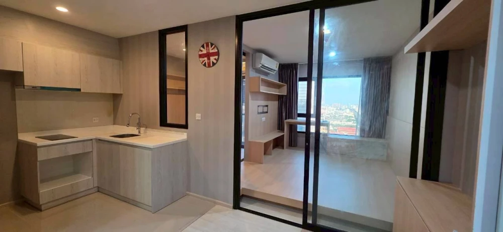 Urgent sale! Life Asoke, 32nd floor, rare view, beautifully decorated, fully built-in, ready to move in. Come and reserve it now! Don't miss out!