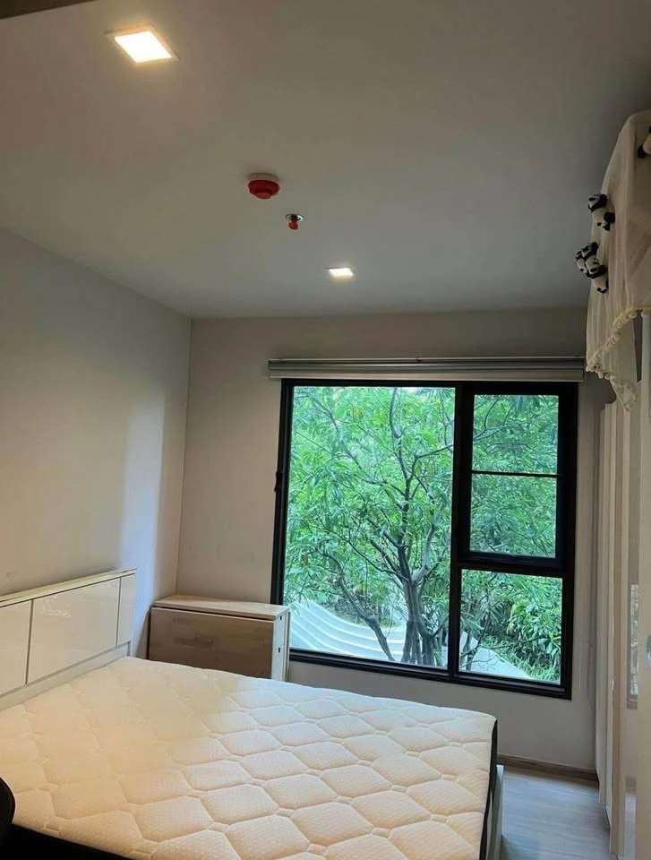 Urgent sale: Life Asoke Rama 9, ready to move in, complete facilities, great price, buy now.