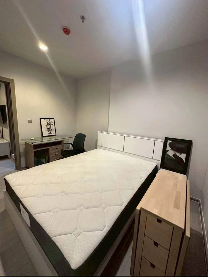 For sale/rent: Life Asoke-Rama 9, 9 rooms ready to move in, fully furnished, appliances included. Come and own it today, don't miss out!