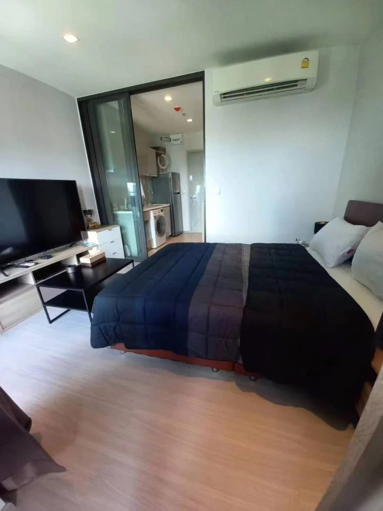 Urgent sale! Life Sukhumvit 62, ready-to-move-in unit, 15th floor, high floor with great view. Fully furnished with appliances. Own it today!
