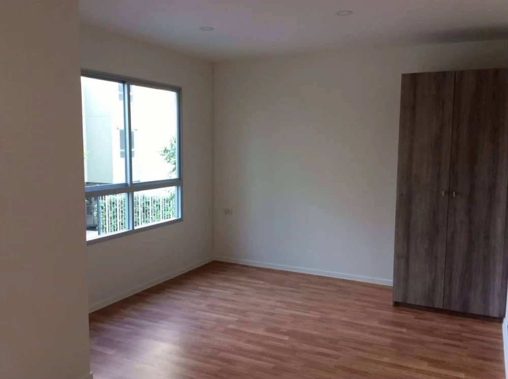 Urgent sale! Lumpini Ville Pranangklao-Riverview, unfurnished unit, affordable price. Perfect for interior decorating enthusiasts!