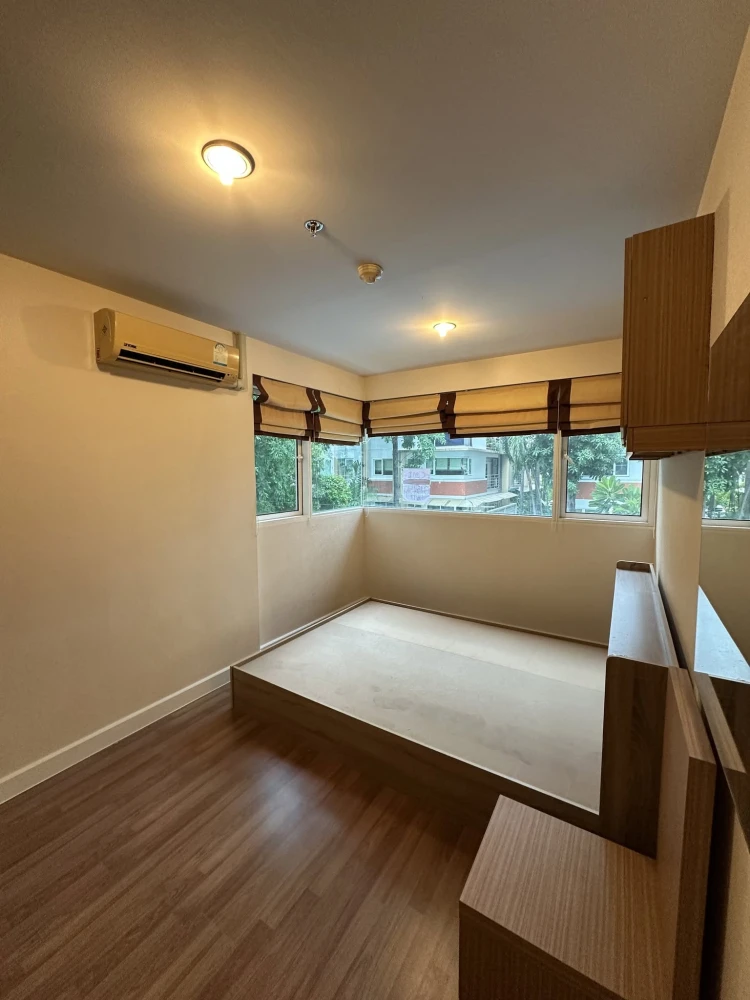 Urgent sale! Metro Park Sathorn, corner unit with panoramic views and full amenities. Grab it now!