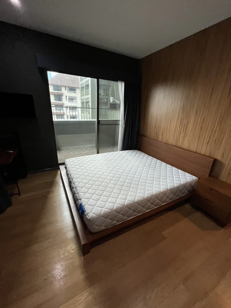 Urgent sale: Noble Solo Thonglor! Luxury condo in the heart of lifestyle, convenient transportation. Don't miss it!