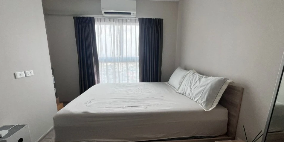 Urgent Sale! Plum Condo Ramkhamhaeng Station. Experience living on the 32nd floor with unobstructed, breezy views. Buy now!