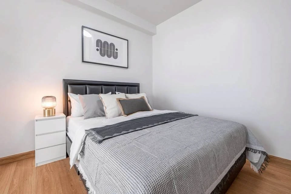 Urgent sale! Supalai Park Khaerai - Ngamwongwan, beautifully decorated unit in a calming white color scheme. Affordable price. Buy now!