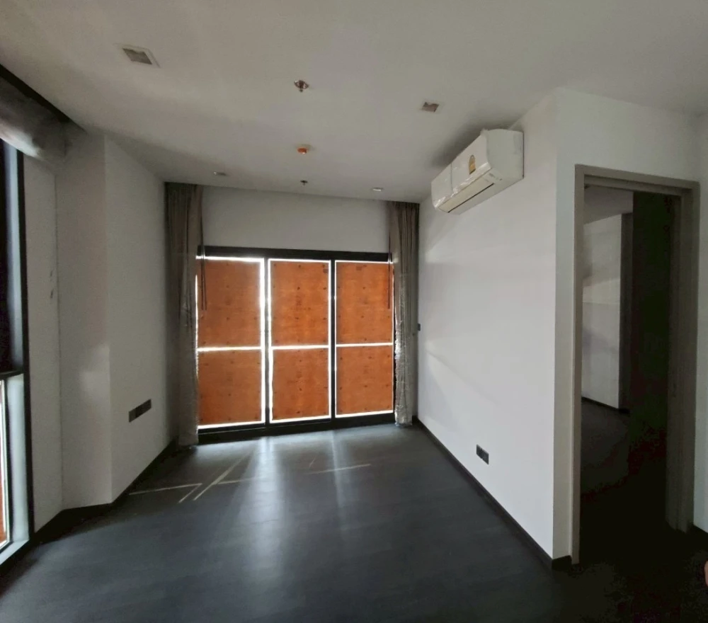 Urgent sale! The Line Asoke – Ratchada, 11th floor, corner unit. Located on the north side of the building. Book now!