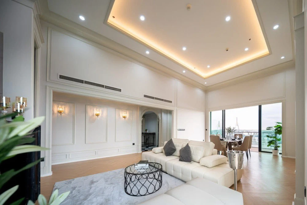 Urgent sale! The Pano Rama 3, beautifully decorated unit with high-quality built-in furniture, panoramic views of the Chao Phraya River and Bhumibol B