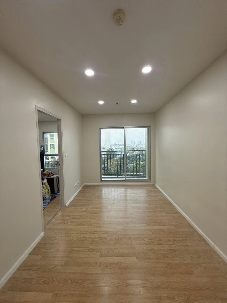 Urgent sale! The Parkland Lite Sukhumvit – Paknam, 7th floor, pool and city view. Well-designed floor plan with clearly separated bedrooms. Book now!