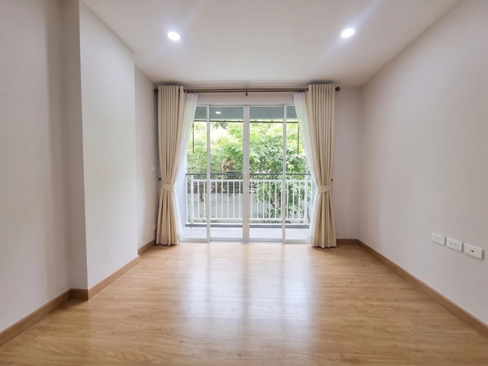 Urgent sale! VOQUE Sukhumvit 16. Spacious room with ample usable space. A must-see for interior decorating enthusiasts.