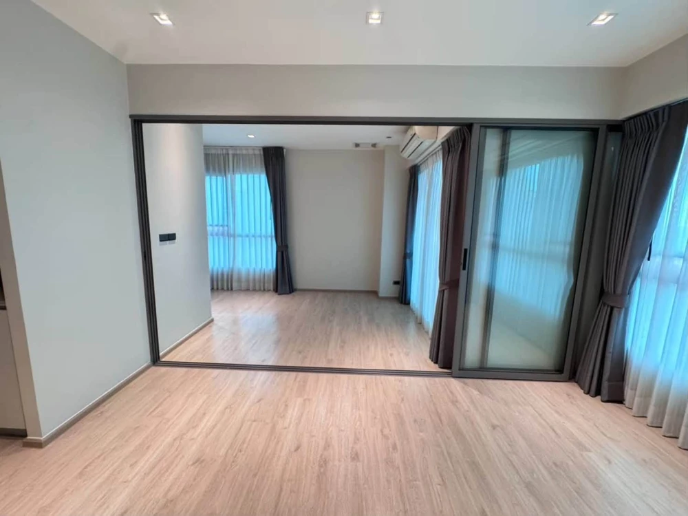 Urgent sale! Whizdom Station Ratchada-Thapra. Unfurnished unit on the 24th floor with a great high-rise view. Offered at an excellent price—book now b