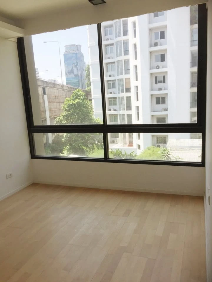 For sale cheap, The Nest Condo, Ploenchit, empty room, fully fitted kitchen, come and own it today.