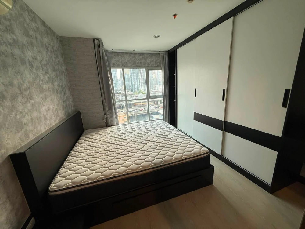For sale or rent: Aspire Rama 9 condo, fully furnished with built-in furniture throughout. Move-in ready. Don't miss this opportunity!