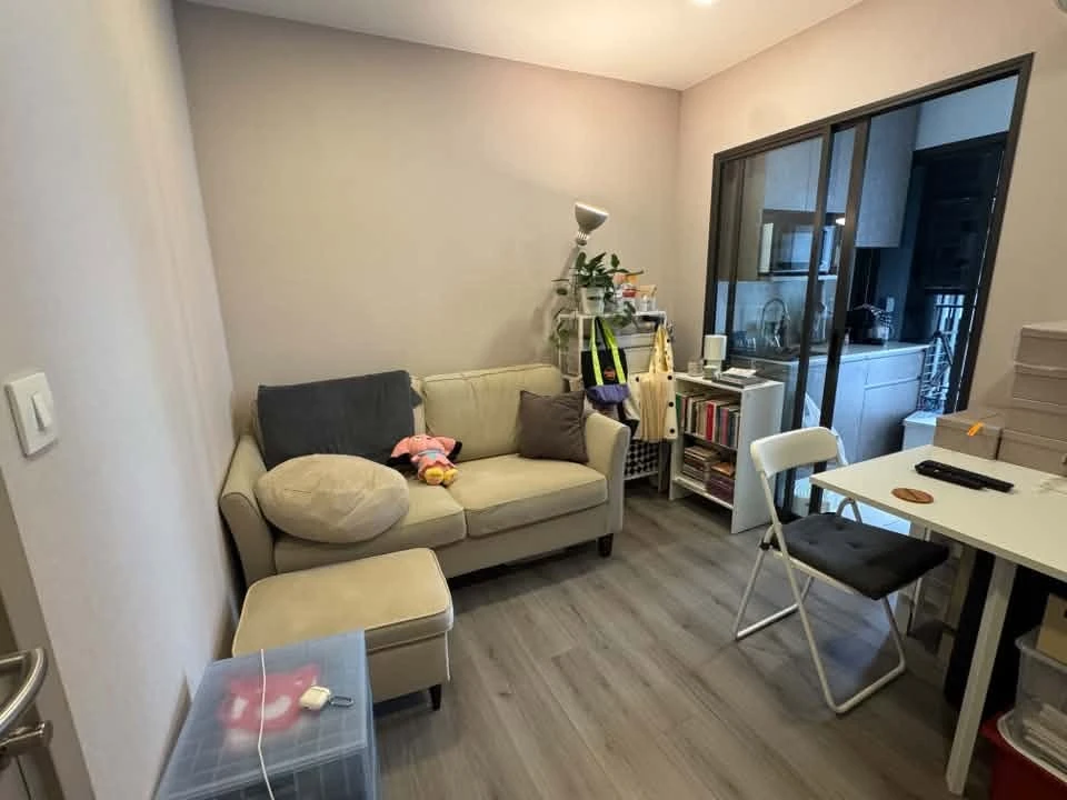 Unfurnished corner unit for sale at The Politan Breeze, 5th floor. Quiet and peaceful, with a view of the Aqua building—not completely blocked by othe