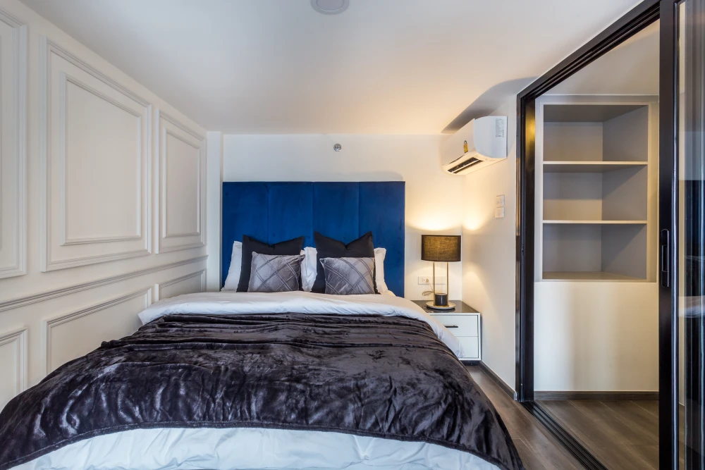 For sale/rent Condo Night at night, Space Ratchayothin, next to BTS Phahonyothin 24.