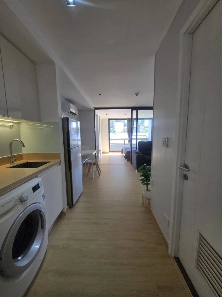For sale and rent, Formosa Lat Phrao 7, room decorated in minimalist tones, very minimalist, good furniture. Minimalists, reserve now.