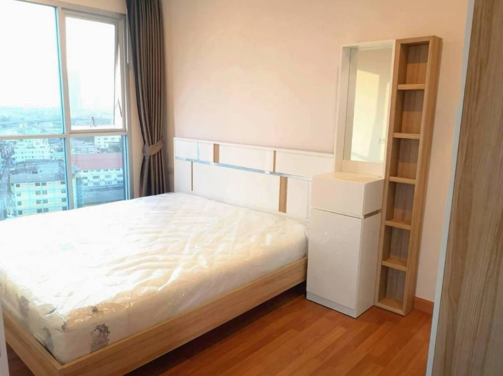 For sale/rent: Lumpini Place Ratchada-Sathu, high floor unit, very livable, fully furnished, beautiful city view. Book now!