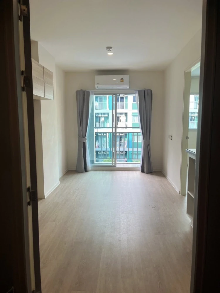 For sale/rent: Lumpini Ville Chaengwattana 10 Condo, unfurnished unit, very livable, perfect for those who love to organize their own space. Don't mis
