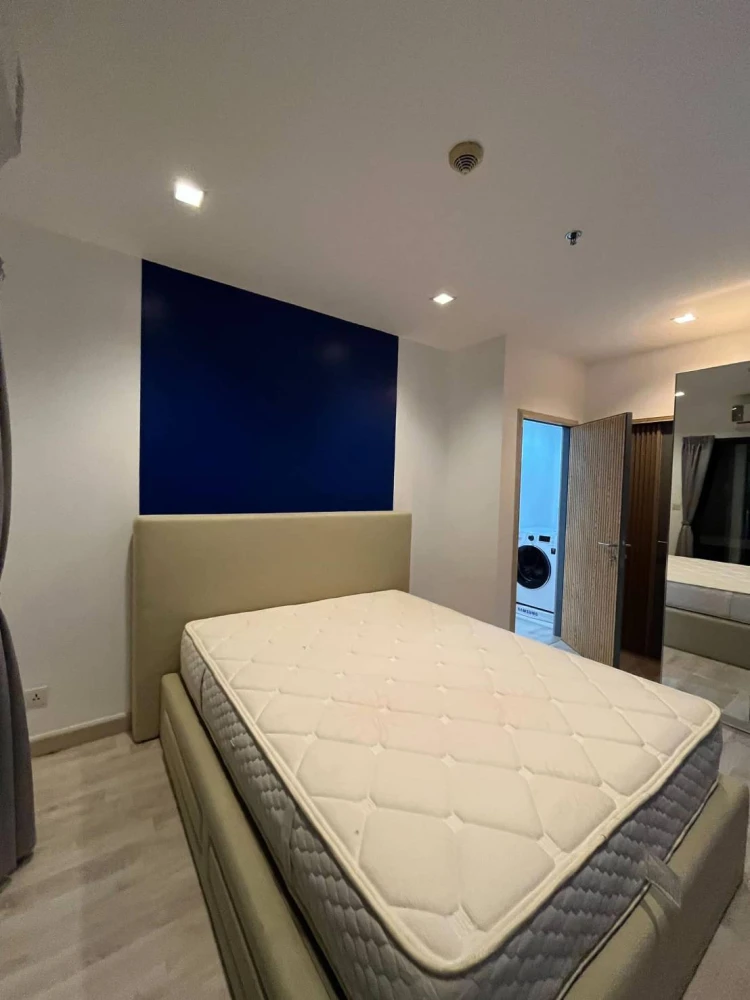 For sale/rent: Ideo Mobi Rama 9. Spacious and comfortable room with a great view. Ready to move in with just your luggage.