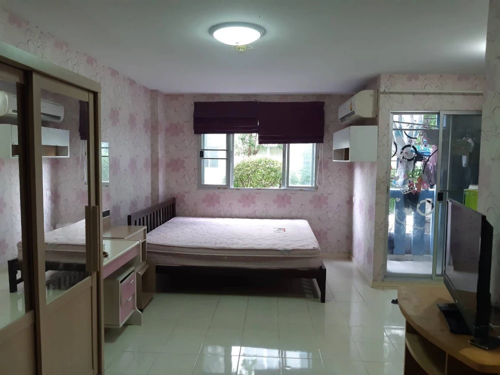 For sale/rent: Lumpini Condotown Ratanathibet. Ready to move in, fully furnished. Just bring your own luggage and move in. Very affordable price. Hurr
