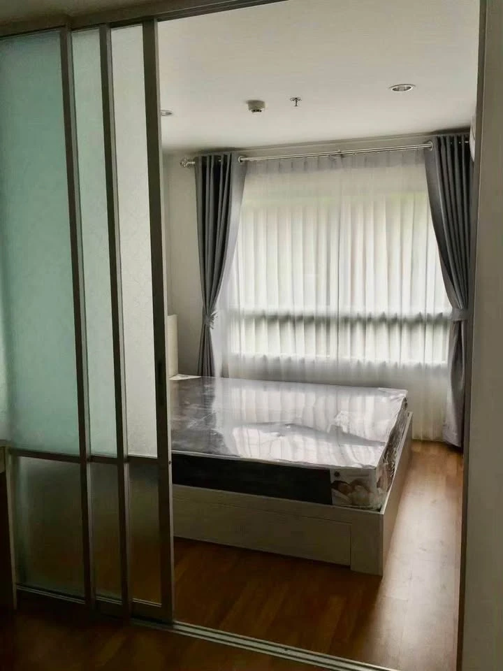 For sale/rent: Lumpini Place Borom Ratchachonni–Pinklao. Nice room, fully furnished, affordable price. Book now!