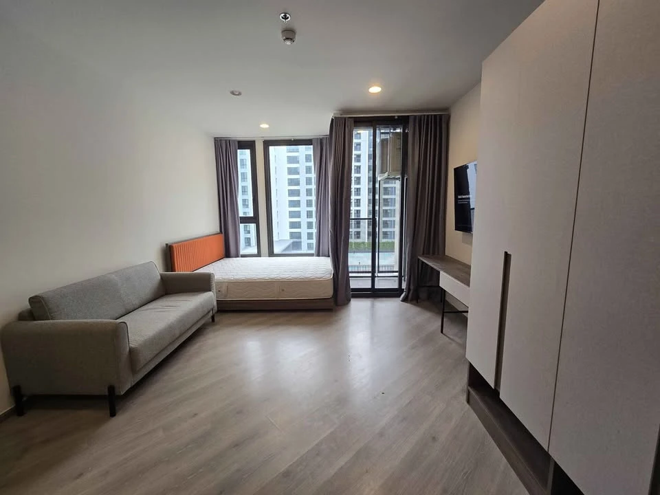 For sale/rent: The Base Saphanmai. Nice, fully furnished unit. Just bring your bags and move in!