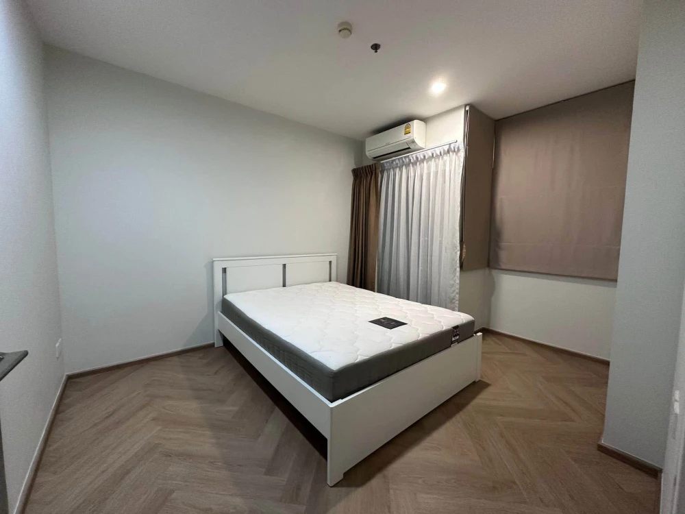 For sale/rent: The Key Sathorn-Charoenrat. Ready-to-move-in unit. Spacious and comfortable. High floor. Book now!