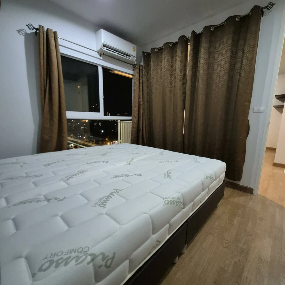 For sale/rent: The Parkland Grand Taksin, high floor unit, comfortable and fully furnished. Book now!