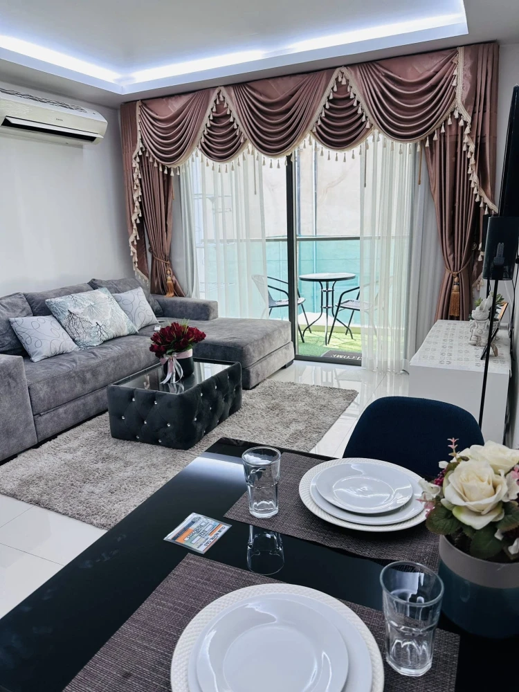 For sale: Club Royal Wongamat (North Pattaya) 2 bedrooms, 2 bathrooms, beautifully decorated, looks good and classy with quality furniture. You must r