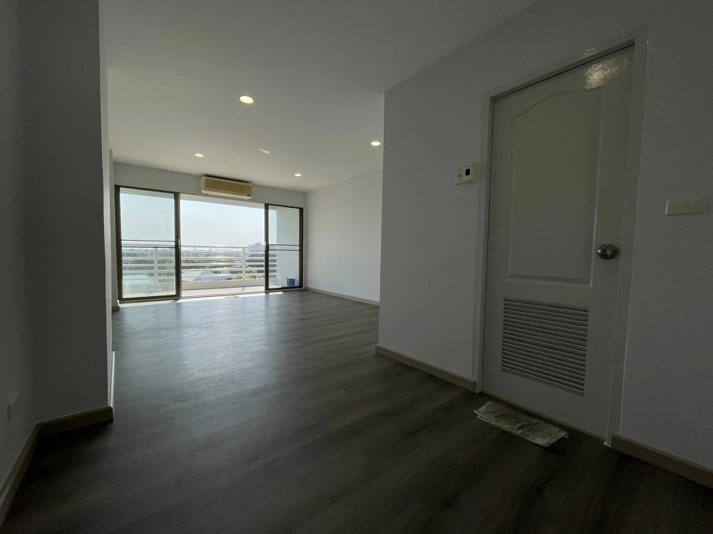 Condo for sale in Pinklao River Park View. Corner room with privacy. Room decorating enthusiasts should definitely not miss this.
