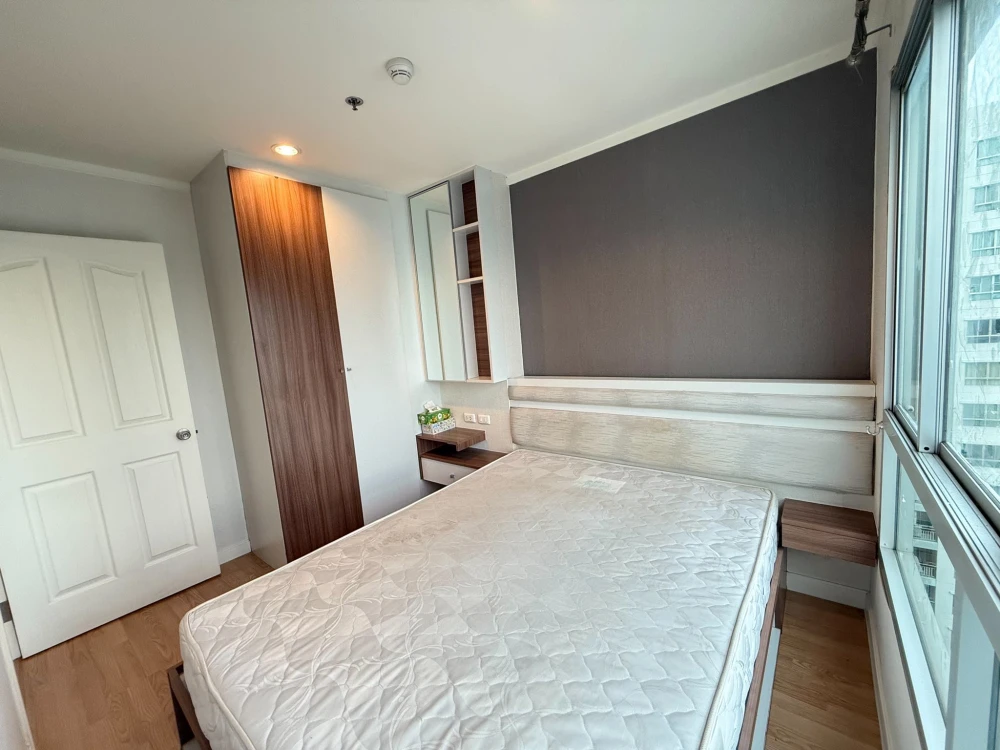 Selling a Lumpini Ville Chaengwattana-Pakkret condo, 29th floor. High floor with great views. Amazing price! Own it today! Don't miss out!