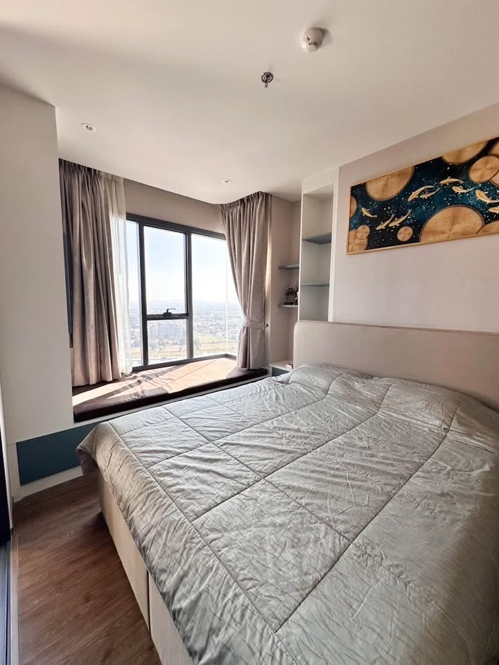 For sale, luxury condo, Once Pattaya, 24th floor, corner room, very private, great city view, beautiful room, fully furnished, book now.