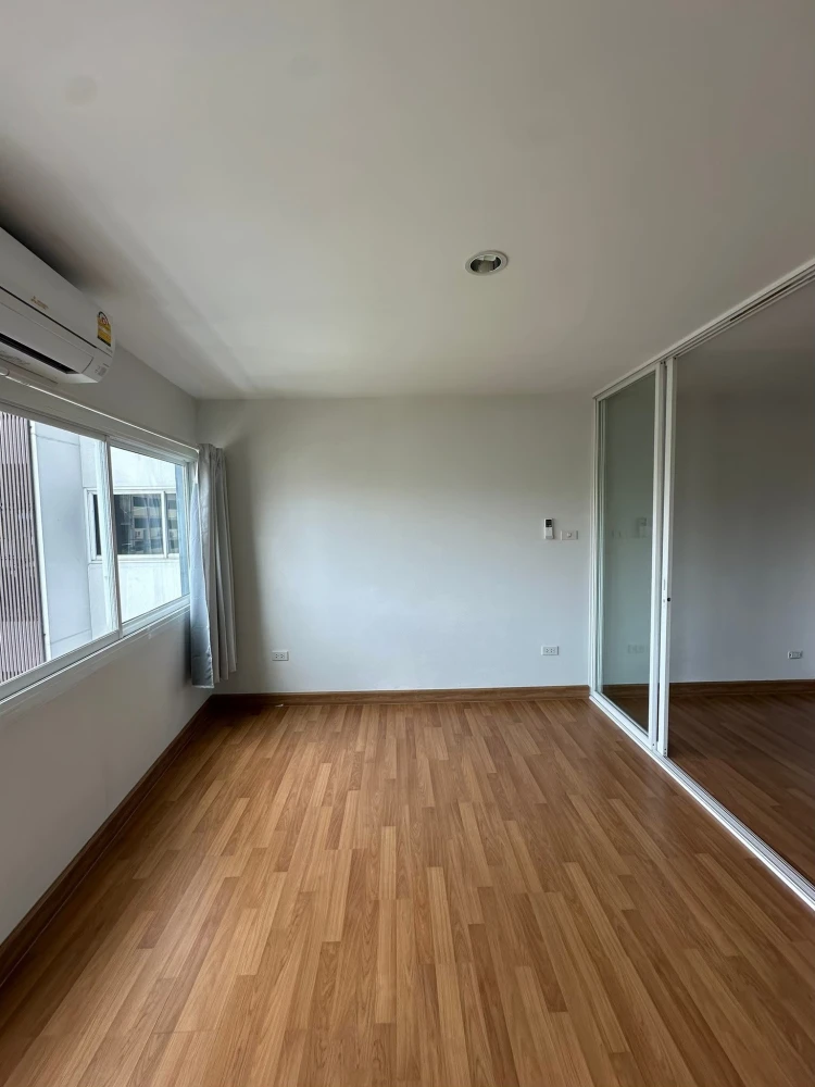Condo for sale, Green Condo Suthisan, spacious room, comfortable living, hurry and reserve now!